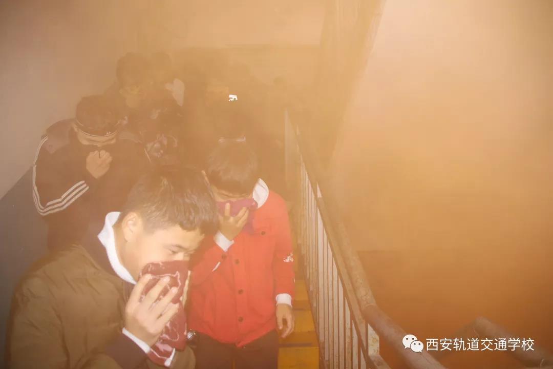 西安轨道交通学校举行2018年冬季消防安全应急疏散演练活动